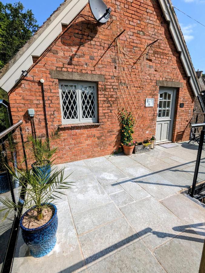 The Coach House Apartment At Cefn Tilla Court, 阿斯克 外观 照片